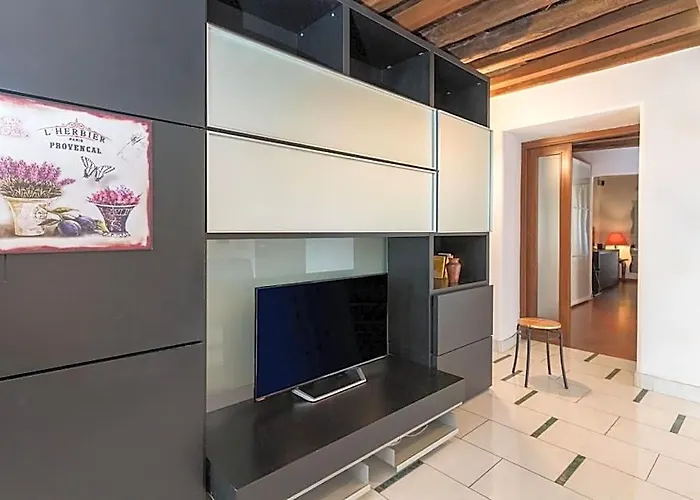Bella Elena - Jewish Ghetto Apartment